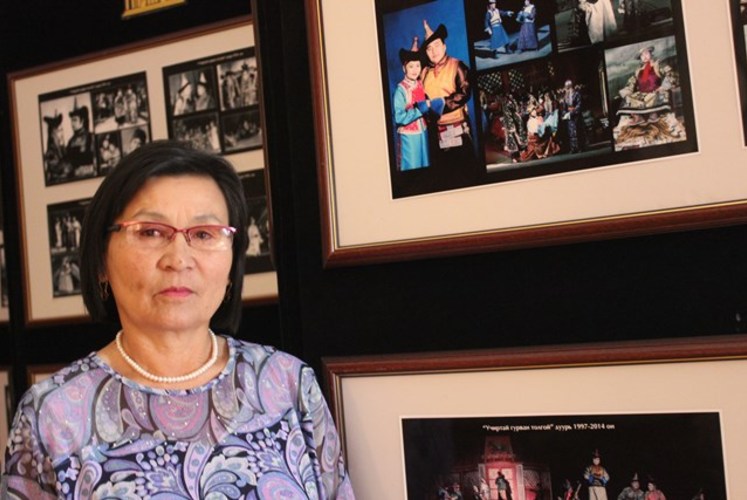 Л.Пагмадулам: Охин маань ажилладаг болохоор театр нэг л дотно санагддаг